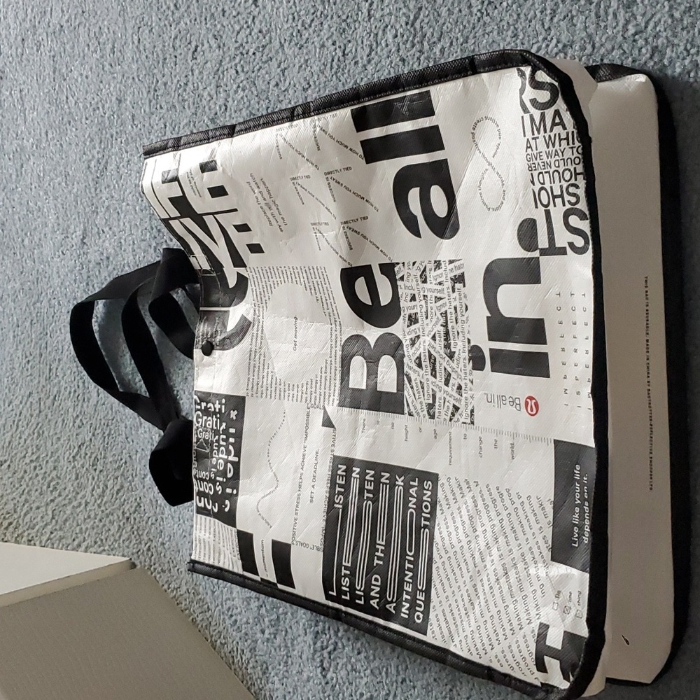 Lulu Lemon tote bags - Picture 5 of 7